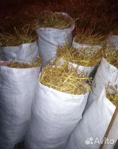 Солома и сено в мешках и рулонах