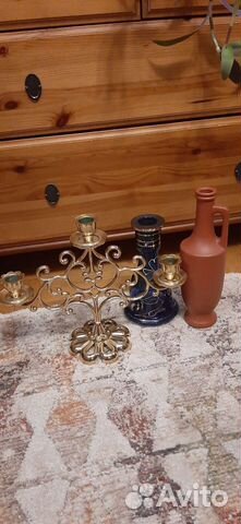 Подсвечник и коллекционные бутылки, декоративные