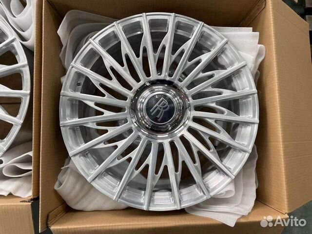 Кованые диски R22 на Rolls-Royce Wraith Ghost Dawn