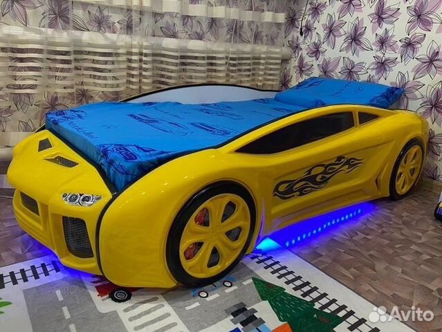 Детская кровать машина