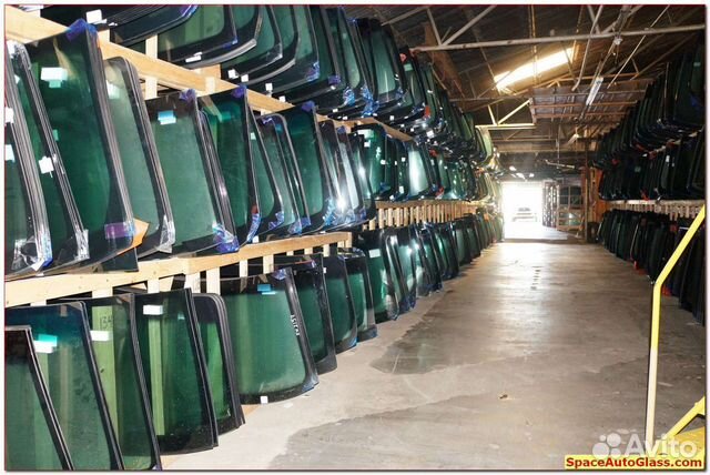 Лобовое стекло на Хонда Аккорд в наличие есть