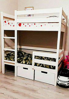 Кроватка с ящиками