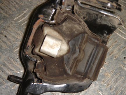 Подушка крепления МКПП 5 ст. skoda fabia II 2007-2