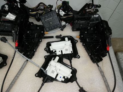 Доводчики присоски замки Мерседес W166 GLE ML