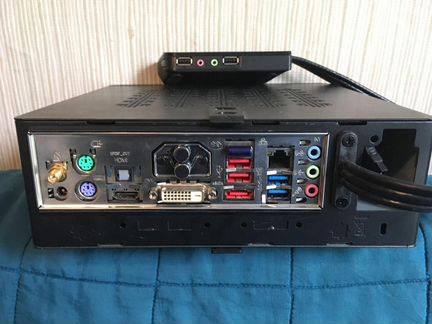 Asus AT5iont-I deluxe AT5iont-I deluxe в корпусе