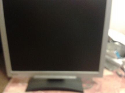 Монитор benq в рабочем состоянии