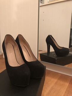 Чёрные замшевые туфли