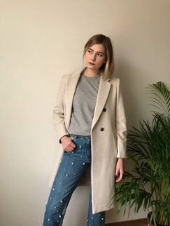 Шерстяное пальто бежевого цвета