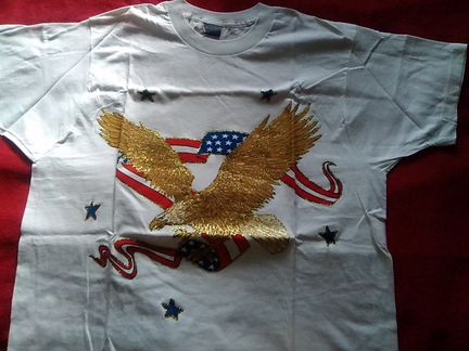 Футболка с эмблемой 