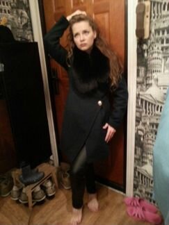 Стильное пальто с мехом песца
