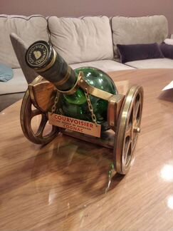 Пустая бутылка с подставкой