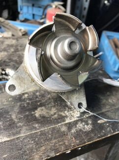 Помпа Мазда 3 BK LF17 2008