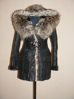 Дубленка с капюшоном S