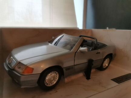 Подарок на Новый год Модель Mercedes-Benz 1/18