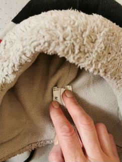 Отдам зимние шапки для мальчика