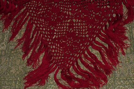 Шикарная шаль новая вишневая