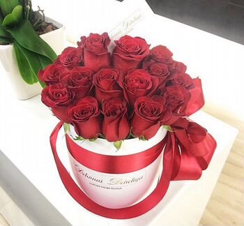 Цветы в Шляпной коробке