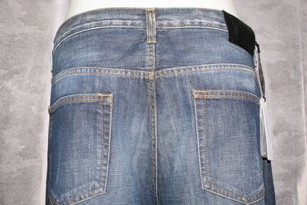 Versace новые джинсы р. 38, 40 Италия