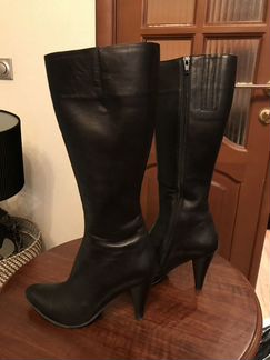 Сапоги на миниатюрную ножку. Размер 37