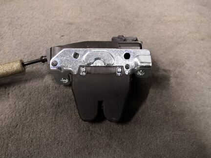 Замок крышки багажника Mercedes A2047500185