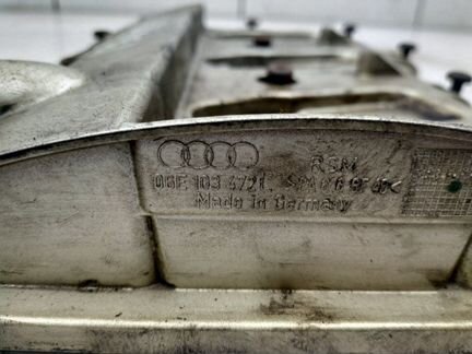 Клапанная крышка Audi A6 C6 AUK 2005