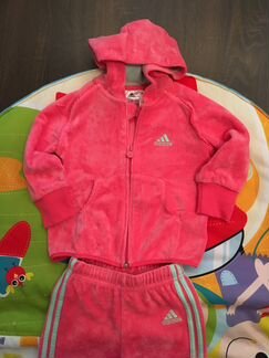 Спортивный костюм фирмы Adidas
