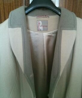 Демисезонное белое пальто 