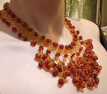 Колье и серьги из янтаря
