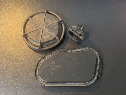 Заглушки правой фары Opel Corsa D