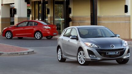 Петля двери Mazda 3 BL 09-13г. пробег 10т.км