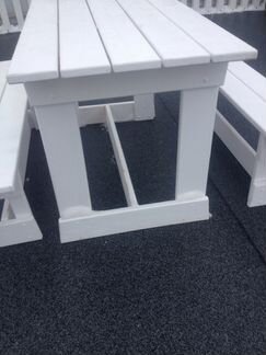 Деревянный стол и 2 скамейки