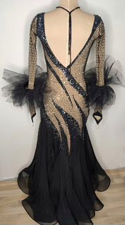 Продается платье на европейскую программу