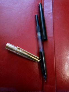 Перьевая ручка с золотым пером известного человека