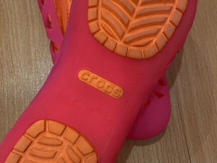 Crocs пляжная обувь