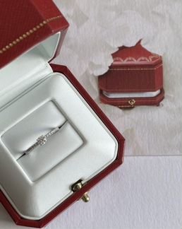 Золотое кольцо Cartier 0.4 ct 2.7 гр
