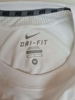 Спортивная футболка Nike