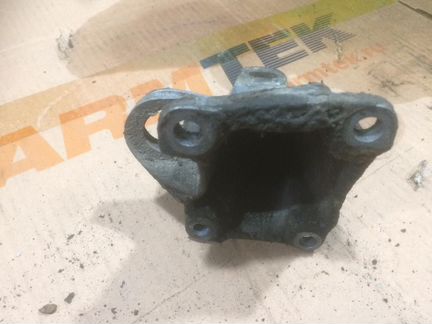 Кранштейн кпп правый Ауди 100 C3 Рестайлинг