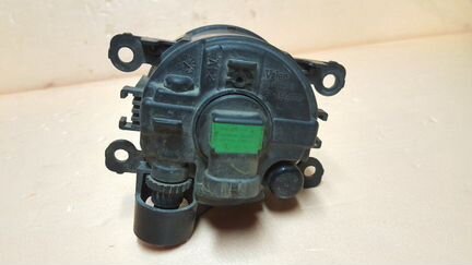 Фара противотуманная Mitsubishi Pajero 4 06-10