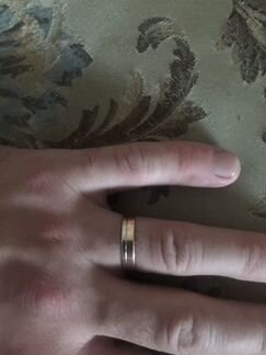 Обручальное мужское кольцо белое и желтое золото