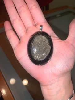 Завораживающий кулон-амулет из натурального камня