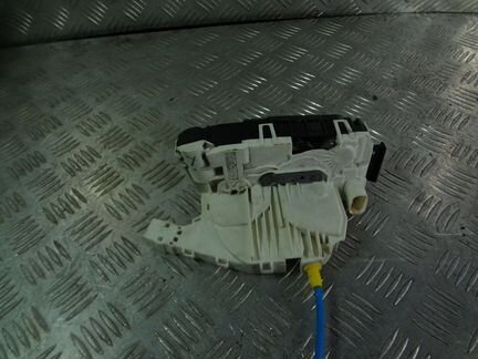 Замок двери передней правой Мерседес 204 212 218