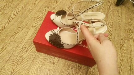 Босоножки новые кожаные