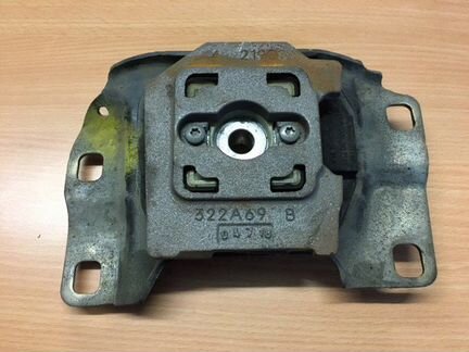 Подушка двигателя передняя левая Ford Focus CB8