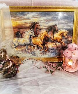 Картина вышитая крестиком. Лошади