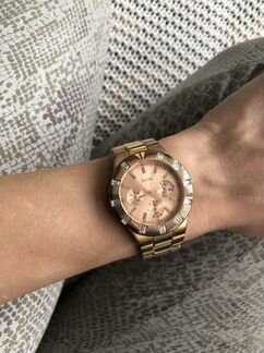 Часы Guess розовое золото с кристаллами Swarovski