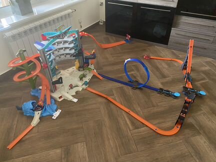 Игровой набор хот вилс гараж
