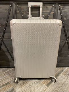 Алюминиевый чемодан