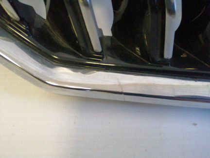 Решетка радиатора передняя верхняя Skoda Superb 3