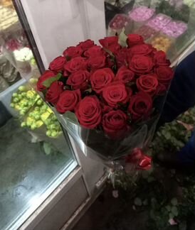 25 красных роз 40 см