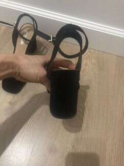 Босоножки Stradivarius